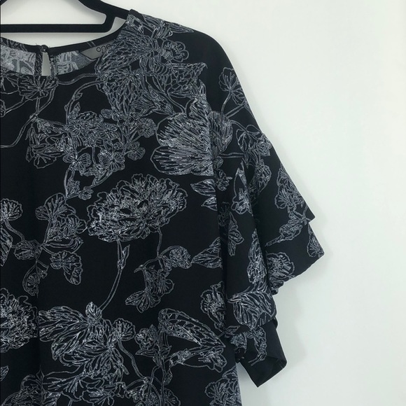 Black & white top - Picture 2 of 4